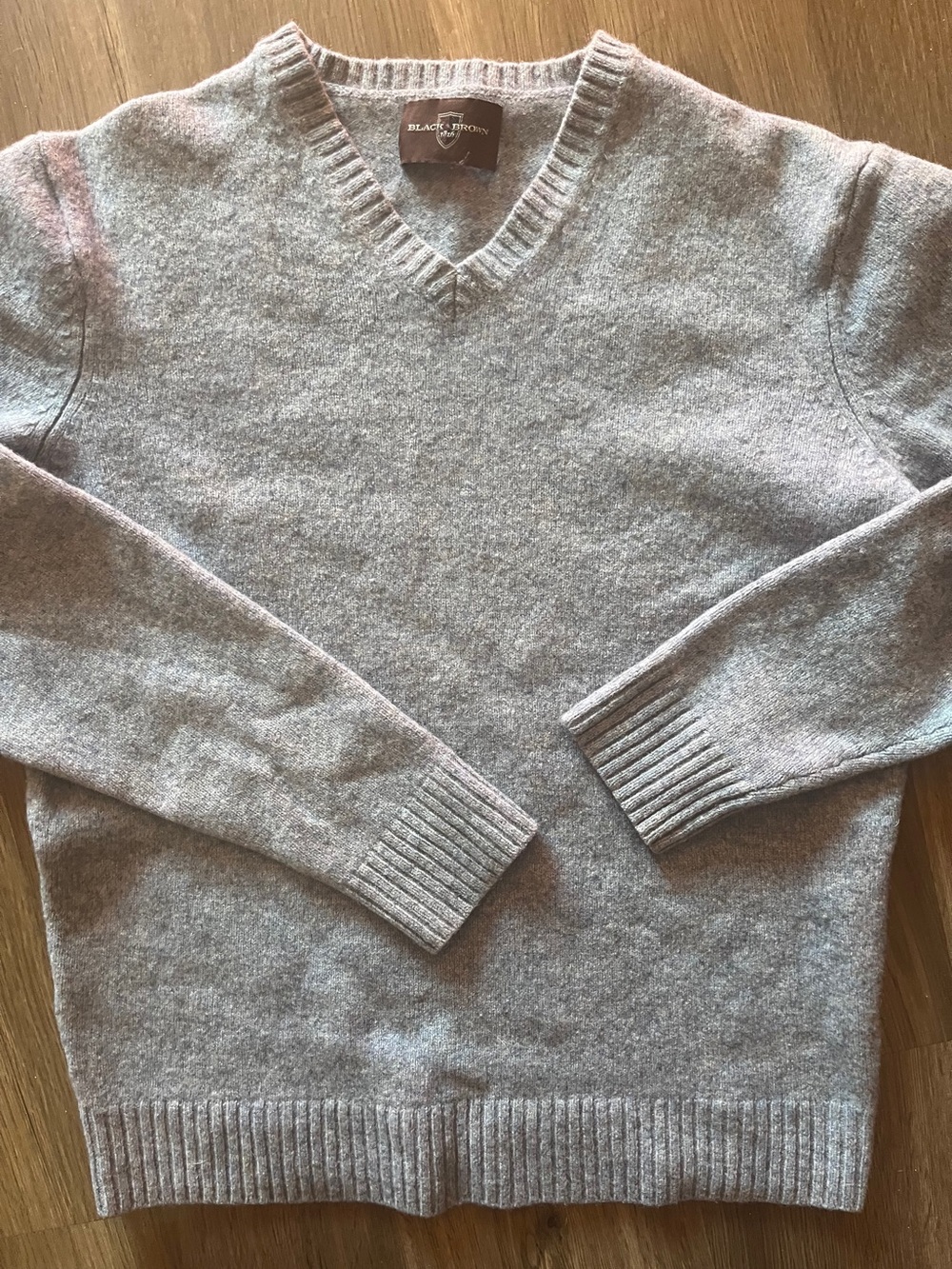 Black and brown 100% lambs wool sweater v neck baby blue mens XS youth XL
